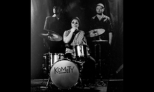 Komety + Manna Machine