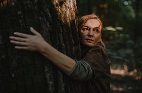 Simona K. wołająca na puszczy