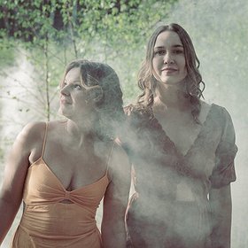 MIĘDZY WERSAMI – SCENA POETYCKA